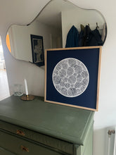 Indlæs billede til gallerivisning Indigo • knækket hvid (uindrammet)
