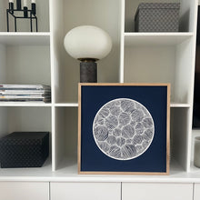 Indlæs billede til gallerivisning Indigo • knækket hvid (uindrammet)
